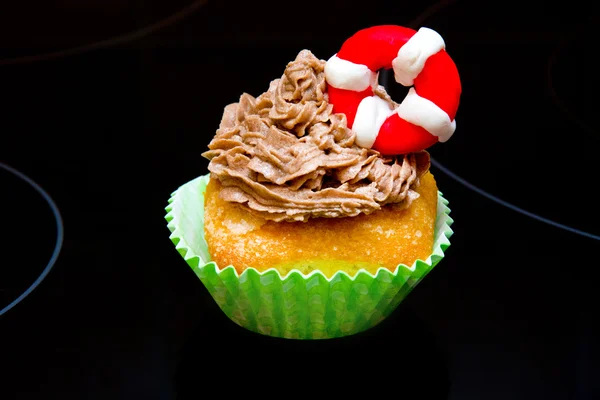 Cupcake d'été avec flotteur de sauveteur — Photo