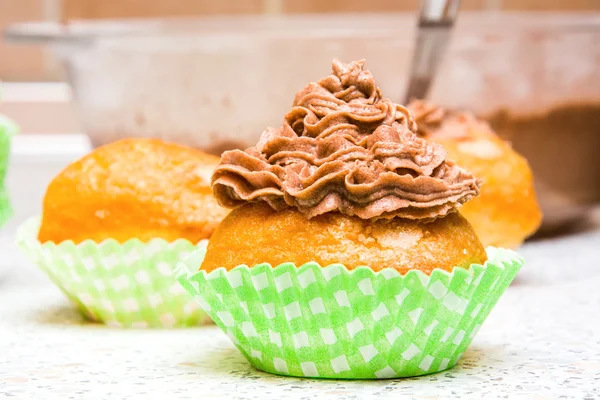 Fazer cupcakes — Fotografia de Stock