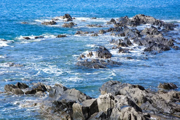 海と海岸の岩 — ストック写真