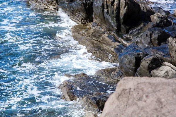 大海和岩石海岸 — 图库照片