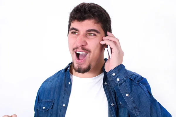 Schöner Schrei am Telefon — Stockfoto