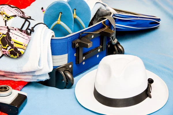 Yaz için bavul bir paketleme