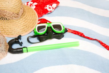 Şnorkel, yaz şapka ve plaj havlusu