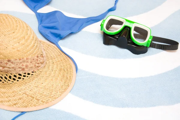 Snorkel, zomer hoed en strand handdoek — Stockfoto