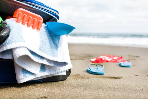 Suitcase on beach — Stock Photo, Image