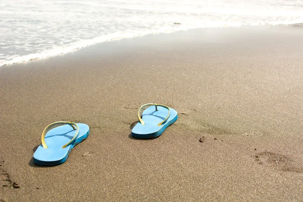 Summer shoes on sand — Stock Photo, Image