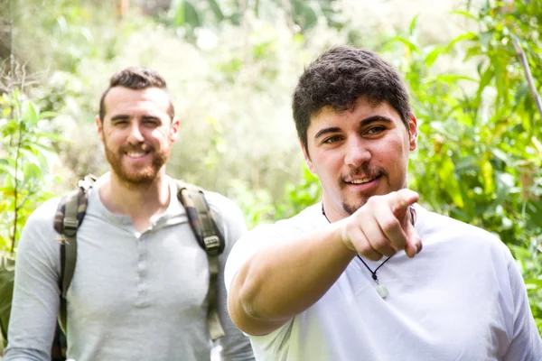 Two men hiking — Stock Photo, Image