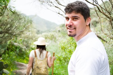 yürüyüş arkadaş