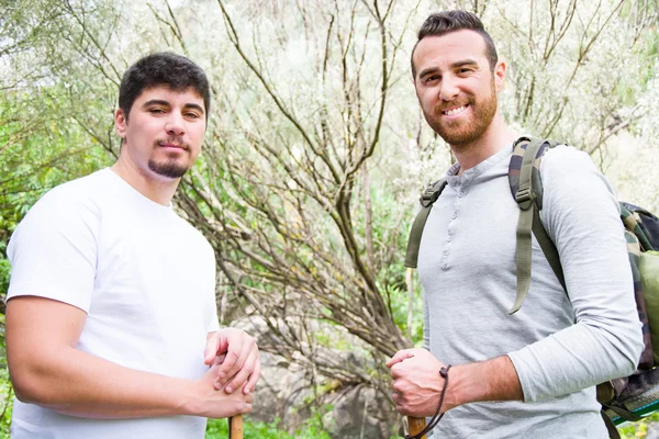 Two men hiking — Stock Photo, Image