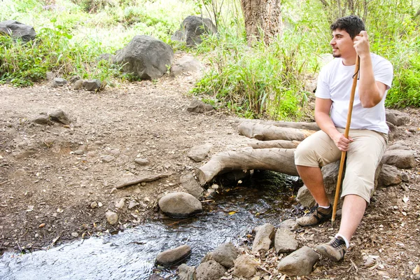 Caminhadas de homens — Fotografia de Stock