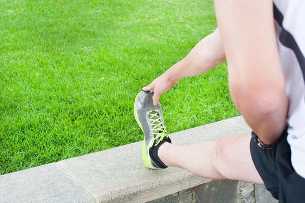 Man doing stretching in the park — Stock Photo, Image