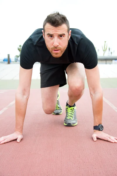 Man ready to run on the track — Stock Photo, Image