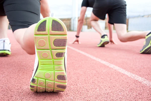 Runners at the start of the track — Stock Photo, Image