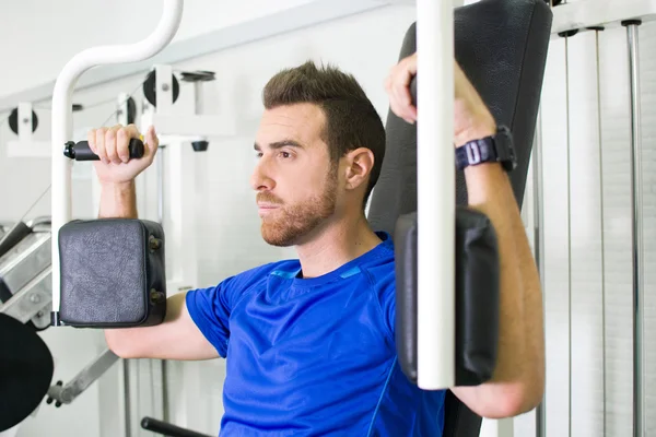 Man in gym — Stock Photo, Image