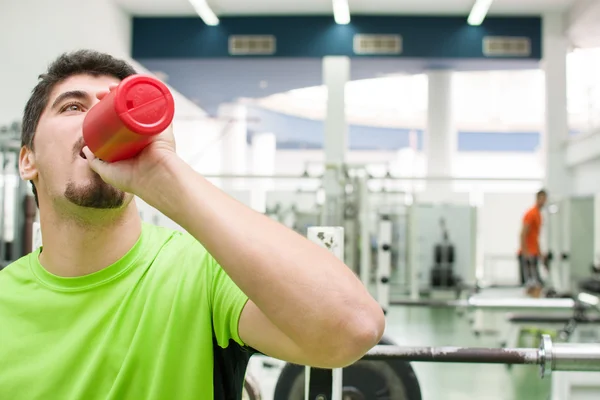 Man drinking water in gym — Stock Photo, Image