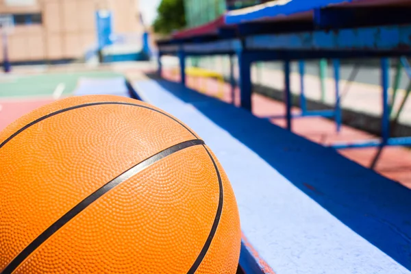 Basketball auf der Tribüne. Basketballfeld. — Stockfoto
