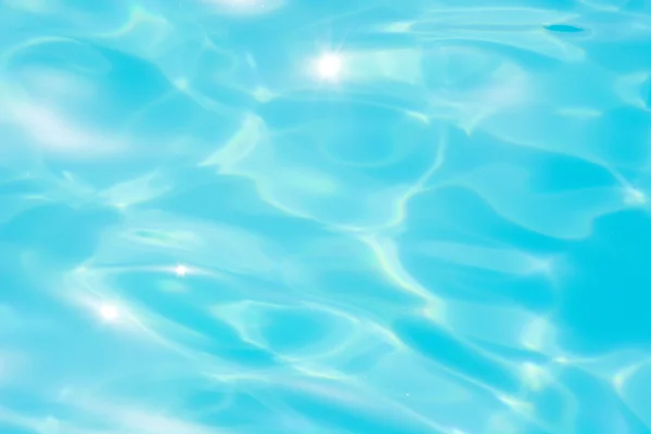 Piscina azul en verano — Foto de Stock