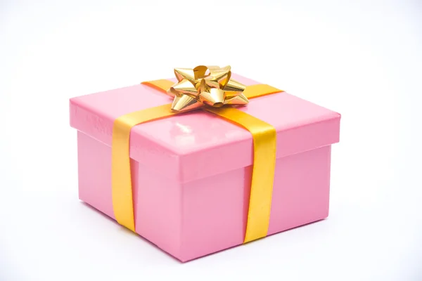 Roze geschenkdoos geïsoleerd op witte achtergrond — Stockfoto