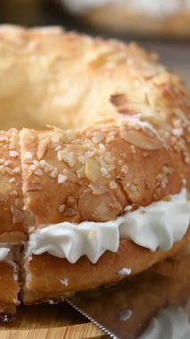 Şekerli Meyve ve Şekerli Geleneksel Roscon de Reyes Pastası