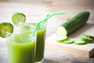 Salatalık ile yeşil smoothie