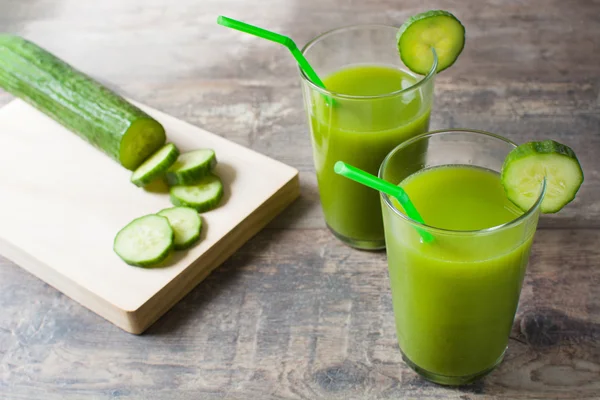 Zelený koktejl s okurkou — Stock fotografie