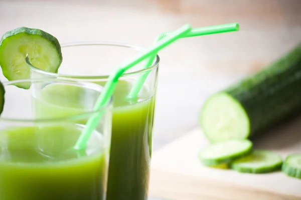 Zelený koktejl s okurkou — Stock fotografie