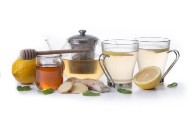 Ballı ve limonlu zencefilli çay.