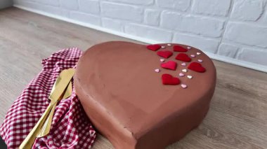 Sevgililer Günü ya da Anneler Günü için aşk sembolü olan romantik pasta.