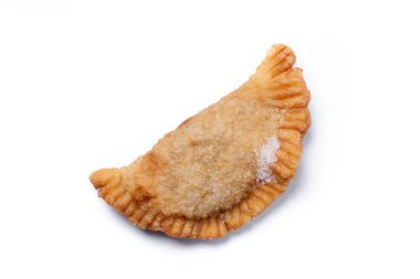 Beyaz arka planda izole edilmiş ev yapımı balkabağı empanadillaları.