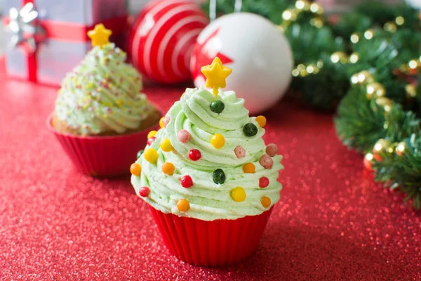 Cupcake dell'albero di Natale e decorazione natalizia — Foto Stock