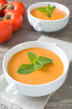 Domates, salatalık, biber ve sarımsak ile gaspaço