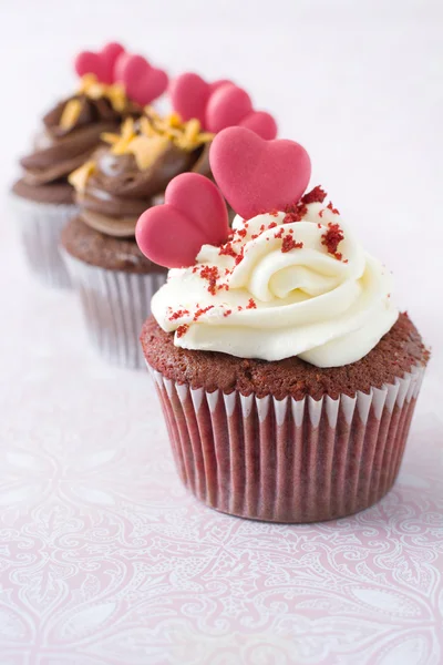 Valentin cupcake no fundo rosa — Fotografia de Stock