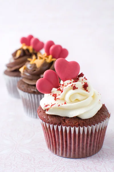 Valentin cupcake no fundo rosa — Fotografia de Stock