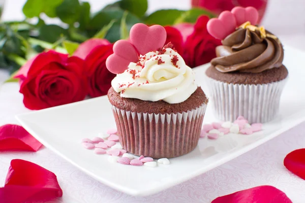 Cupcakes and roses — Stock Photo, Image