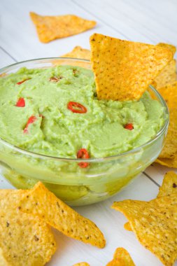 Guacamole cips ile