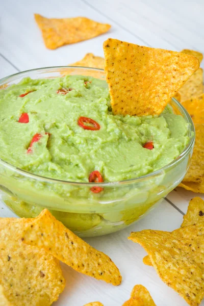 Guacamole con nachos — Foto de Stock