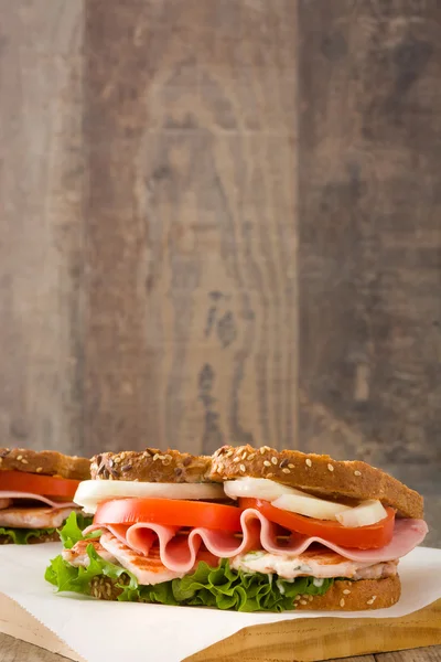 Panino di pollo e verdure — Foto Stock