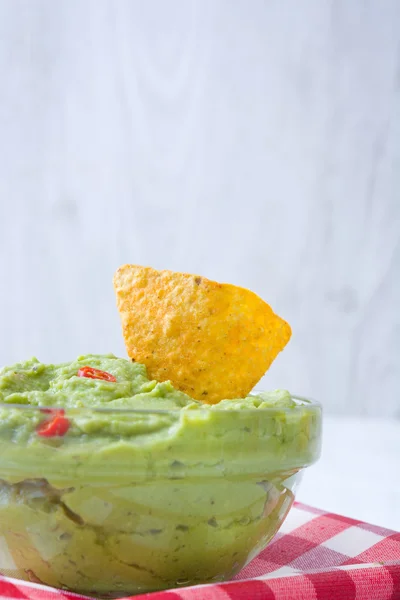 Aguacate Guacamole con nachos — Foto de Stock