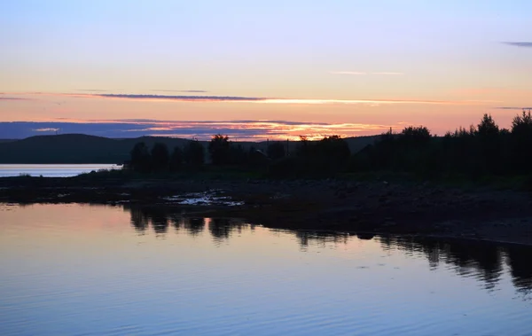 gün batımı. Beyaz deniz.