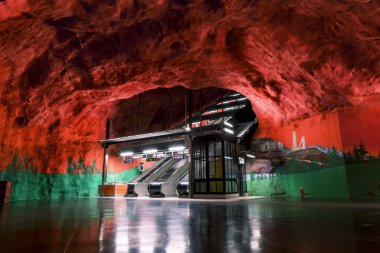  İç ve yürüyen merdiven istasyonunun s 