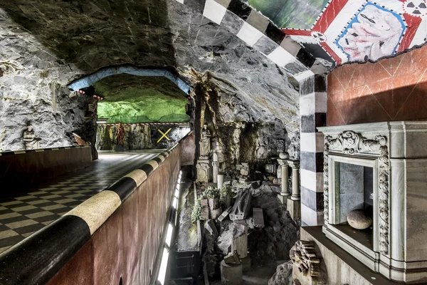 The interior and the sculpture of station "Kungstragarden" in Stockholm — Stock Photo, Image