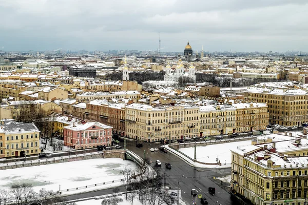 Смотреть достопримечательности города с высоты в Санкт-Петербурге. — стоковое фото