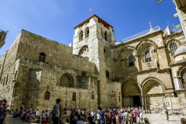 Alan Kutsal Kabir Kilisesi önünde. Jerusalem.