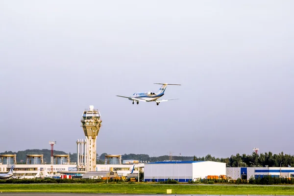 .The runway of the Pulkovo airport. Saint-Petersburg. Russia — Stock Photo, Image