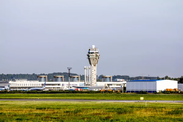 .A pista do aeroporto de Pulkovo. São Petersburgo. Rússia — Fotografia de Stock