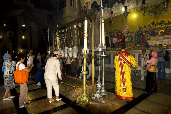 La piedra de la unción en la Iglesia del Santo sepulcro en J —  Fotos de Stock