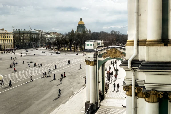 Palatstorget och Isakskatedralen i Sankt Petersburg.Russ — Stockfoto