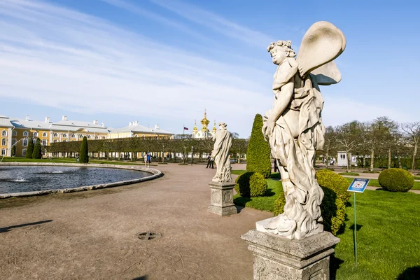 Γλυπτά σε το χαμηλότερο πάρκο της Peterhof.Peterhof.Russia — Φωτογραφία Αρχείου