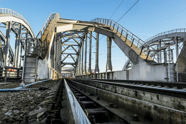 Treine pontes "americanas" sobre o canal Obvodny em São Petersburgo. R — Fotografia de Stock