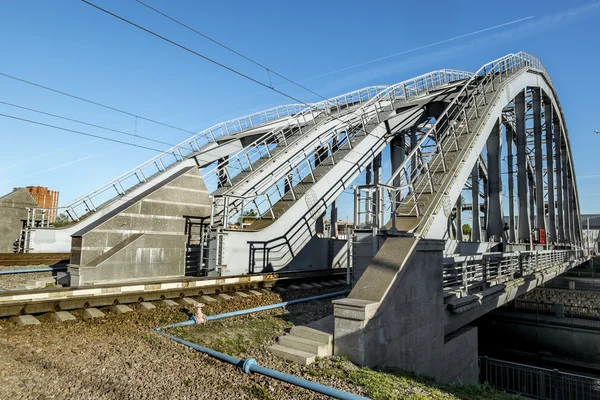 Train "américain" ponts sur le canal Obvodny à Saint-Pétersbourg. R — Photo